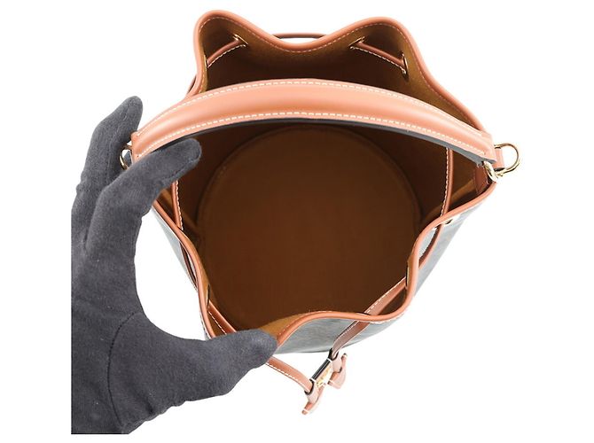 Céline Sac à main Celine Clara Medium Triomphe en cuir de veau Marron - vue 6
