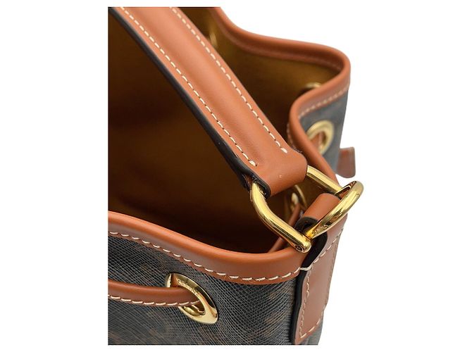 Céline Sac à main Celine Clara Medium Triomphe en cuir de veau Marron - vue 7