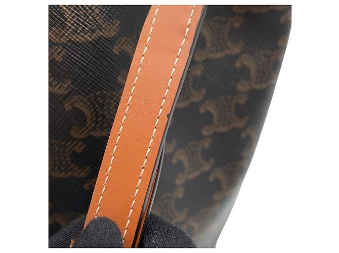 Céline Sac à main Celine Clara Medium Triomphe en cuir de veau Marron - vue 9