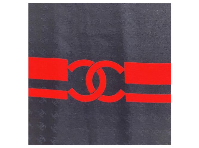 Pañuelo de seda Chanel en azul marino con diseño de camelia - vista 4