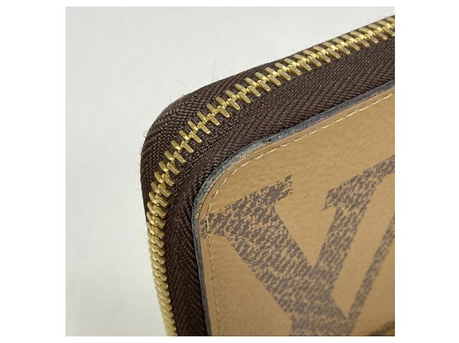 Louis Vuitton Monogram Giant Reverse Zippy Wallet M69353 Marrom - vista 5