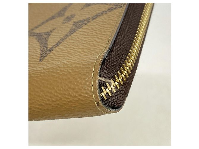 Louis Vuitton Monogram Giant Reverse Zippy Wallet M69353 Marrom - vista 6