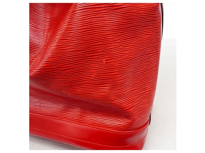 Borsa a tracolla Louis Vuitton Epi Noe in Castilian Red Rosso - vista 12