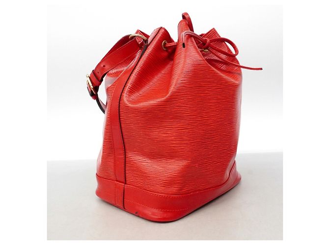 Borsa a tracolla Louis Vuitton Epi Noe in Castilian Red Rosso - vista 2