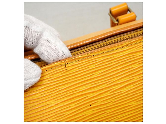 Bolso Louis Vuitton Epi Soufflot en Jaune Amarillo - vista 8