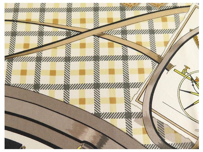 Hermès FOULARD VINTAGE HERMES VOITURES NOUVELLES 1ERE EDITION 1961 CARRE 90 Beige - vista 10