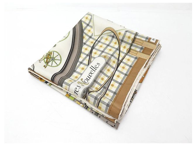 Hermès FOULARD VINTAGE HERMES VOITURES NOUVELLES 1ERE EDITION 1961 CARRE 90 Beige - vista 11