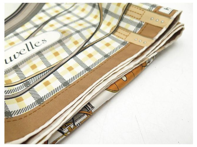 Hermès FOULARD VINTAGE HERMES VOITURES NOUVELLES 1ERE EDITION 1961 CARRE 90 Beige - vista 12