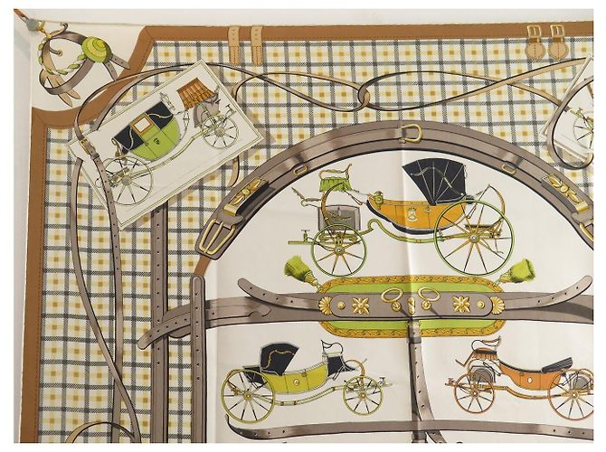 Hermès FOULARD VINTAGE HERMES VOITURES NOUVELLES 1ERE EDITION 1961 CARRE 90 Beige - vista 2