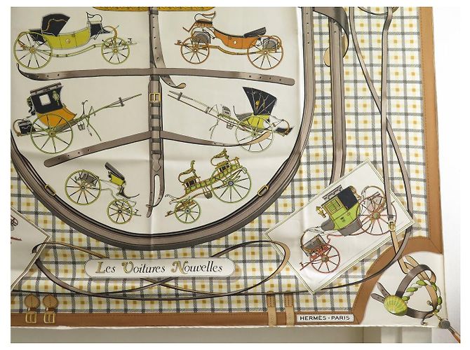 Hermès FOULARD VINTAGE HERMES VOITURES NOUVELLES 1ERE EDITION 1961 CARRE 90 Beige - vista 4