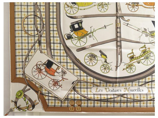 Hermès FOULARD VINTAGE HERMES VOITURES NOUVELLES 1ERE EDITION 1961 CARRE 90 Beige - vista 5