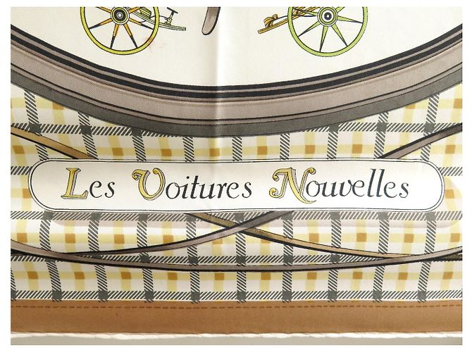 Hermès FOULARD VINTAGE HERMES VOITURES NOUVELLES 1ERE EDITION 1961 CARRE 90 Beige - vista 6