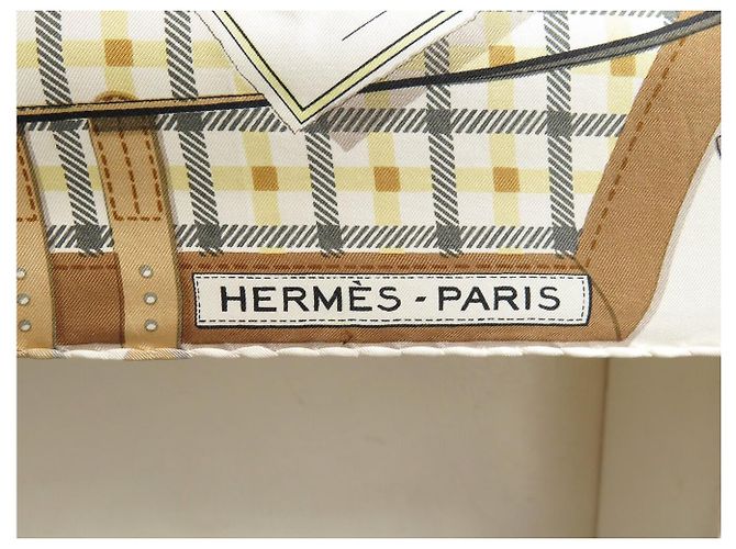 Hermès FOULARD VINTAGE HERMES VOITURES NOUVELLES 1ERE EDITION 1961 CARRE 90 Beige - vista 7