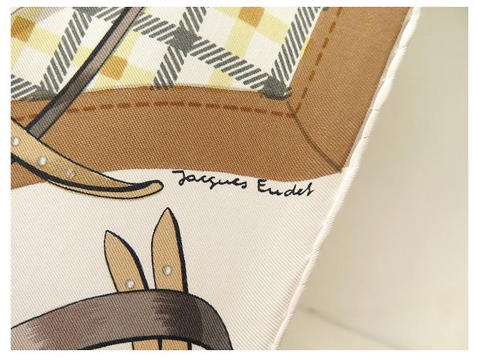 Hermès FOULARD VINTAGE HERMES VOITURES NOUVELLES 1ERE EDITION 1961 CARRE 90 Beige - vista 8