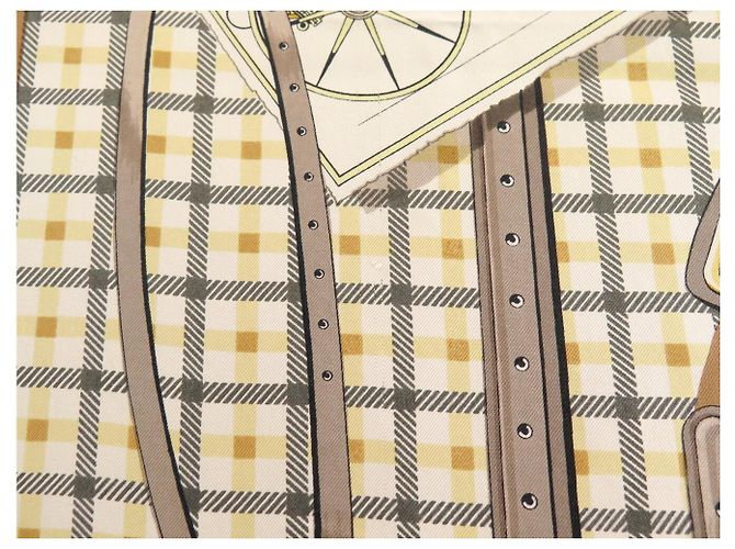 Hermès FOULARD VINTAGE HERMES VOITURES NOUVELLES 1ERE EDITION 1961 CARRE 90 Beige - vista 9