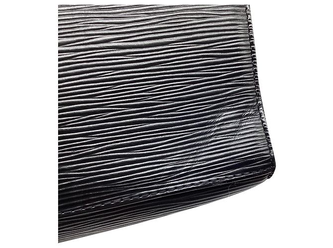 Louis Vuitton Croisette PM Tote Bag aus schwarzem Epi-Leder - Ansicht 13