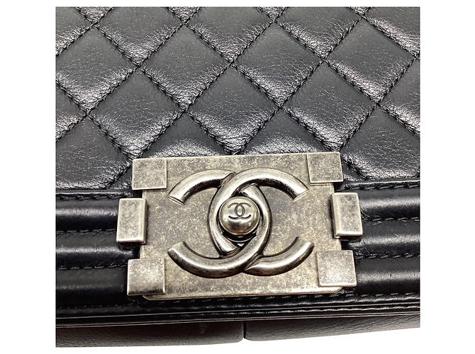 Chanel Boy Handtasche aus schwarzem Leder - Ansicht 13