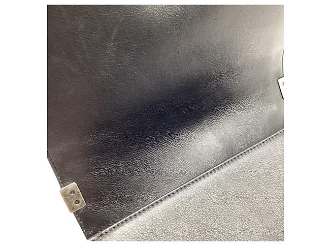 Chanel Boy Handtasche aus schwarzem Leder - Ansicht 8