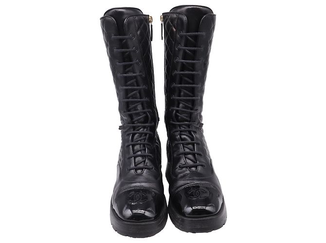 Chanel CC gesteppte Mid-Calf Combat Boots aus schwarzem Leder - Ansicht 2