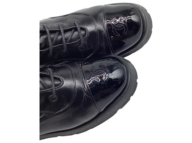 Chanel CC gesteppte Mid-Calf Combat Boots aus schwarzem Leder - Ansicht 9