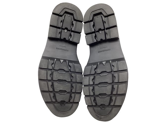 Salvatore Ferragamo Stivaletti Chelsea Ferragamo in pelle nera Nero - vista 10
