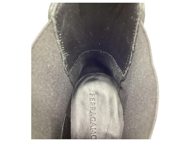 Salvatore Ferragamo Stivaletti Chelsea Ferragamo in pelle nera Nero - vista 8