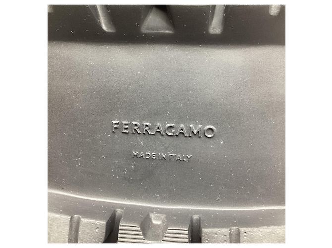 Salvatore Ferragamo Stivaletti Chelsea Ferragamo in pelle nera Nero - vista 9