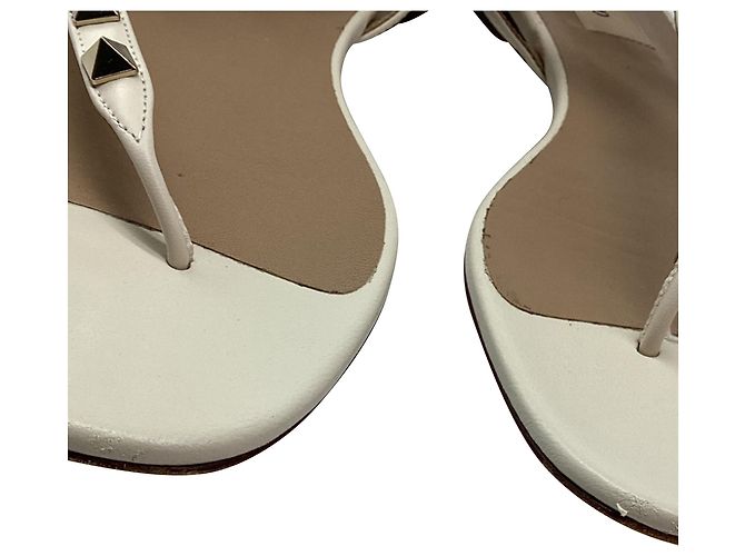 Sandali bassi Rockstud Valentino Garavani in pelle bianca - vista 9