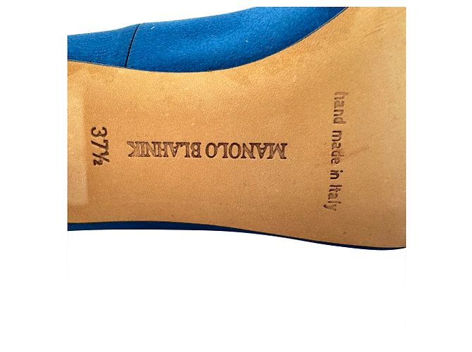 Décolleté Manolo Blahnik Hangisi Embellished in raso blu - vista 9