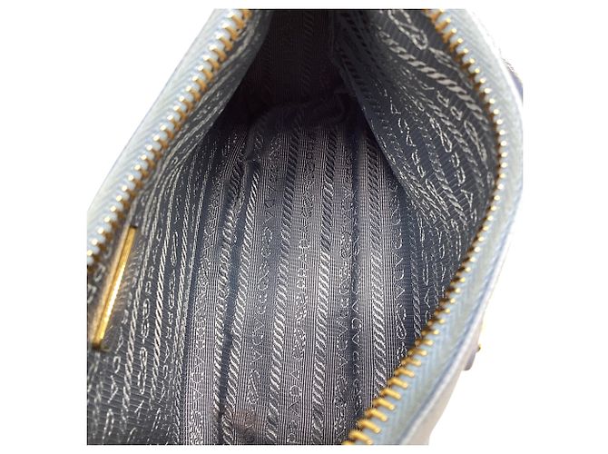 Borsa a tracolla Prada Re-Edition 2005 in pelle Saffiano azzurro Blu Blu chiaro - vista 11
