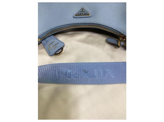 Borsa a tracolla Prada Re-Edition 2005 in pelle Saffiano azzurro Blu Blu chiaro - vista 17