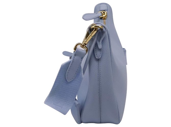 Borsa a tracolla Prada Re-Edition 2005 in pelle Saffiano azzurro Blu Blu chiaro - vista 3