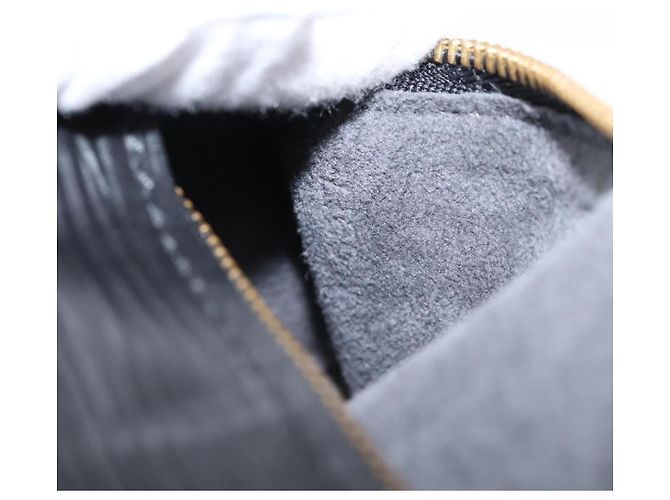 Louis Vuitton Soufflot Pochette Epi Leather Negro - vista 6