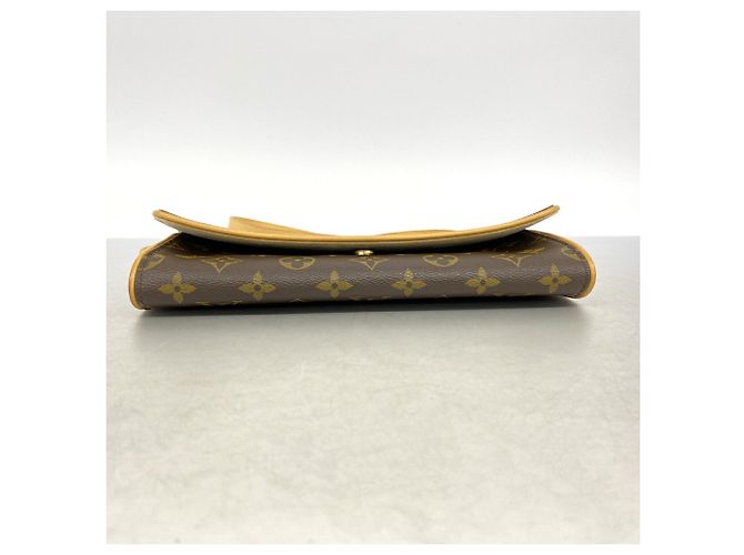 Bolso de hombro Louis Vuitton Monogram Pochette Twin GM Castaño - vista 3