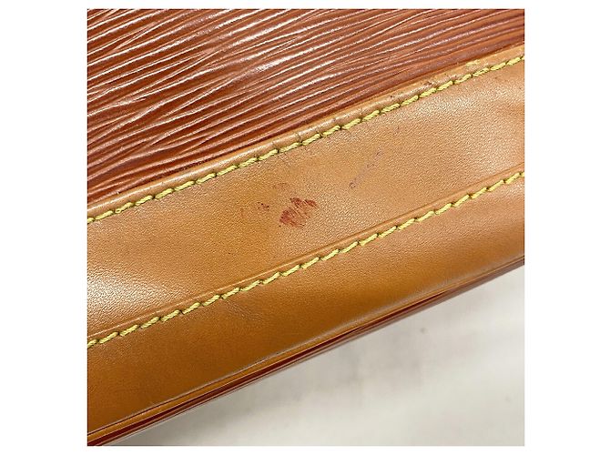 Bolso de hombro Louis Vuitton Epi Noe Castaño Dorado - vista 13