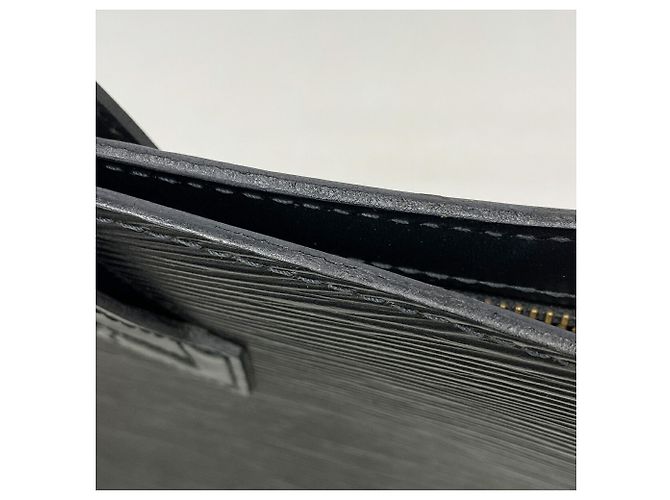 Sac à main Louis Vuitton Epi Saint Jacques Noir - vue 11