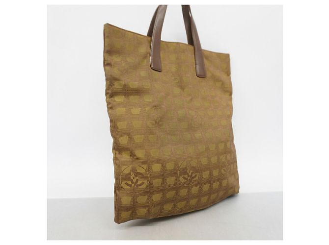 Borsa Tote Chanel New Travel in nylon Cachi - vista 2