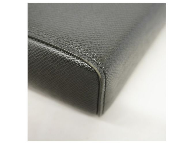 Sac à épaule Louis Vuitton Taiga Anton Pochette Gris - vue 6