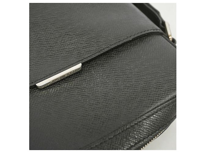 Sac à épaule Louis Vuitton Taiga Anton Pochette Gris - vue 8