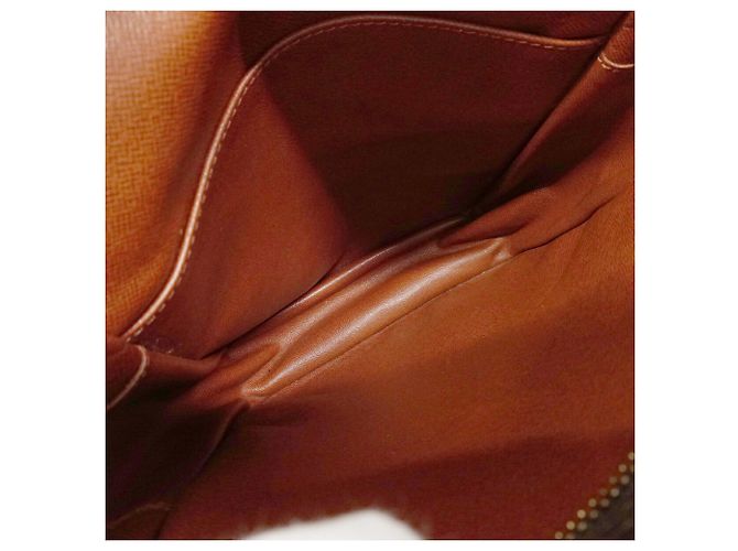 Bolso de hombro Louis Vuitton Monogram Danube MM Castaño - vista 4