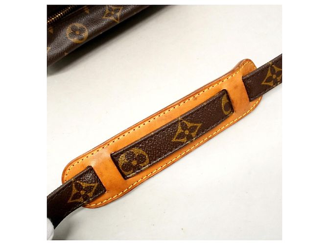 Bolso de hombro Louis Vuitton Monogram Danube MM Castaño - vista 8