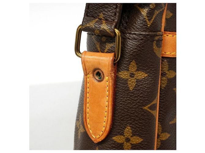 Bolso de hombro Louis Vuitton Monogram Danube MM Castaño - vista 9