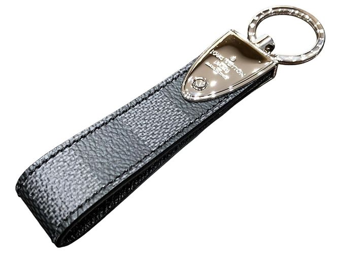 Llavero Louis Vuitton Damier Graphite Negro - vista 2