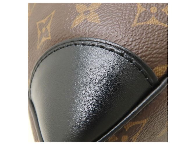 Bolsa de Ombro Louis Vuitton Monogram Odeon NM MM Marrom Preto - vista 10