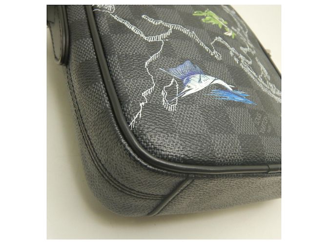 Bolsa de Ombro Louis Vuitton Damier Graphite Map Danube PM NM Preto - vista 14