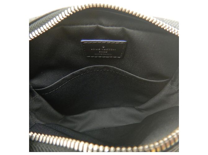 Bolsa de Ombro Louis Vuitton Damier Graphite Map Danube PM NM Preto - vista 16