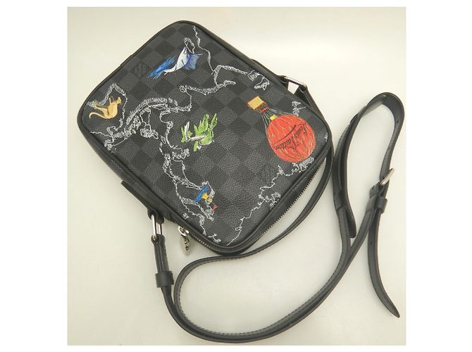 Bolsa de Ombro Louis Vuitton Damier Graphite Map Danube PM NM Preto - vista 3