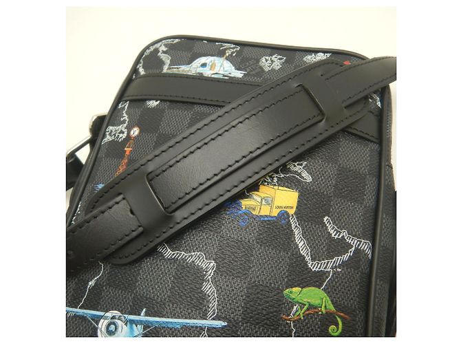 Bolsa de Ombro Louis Vuitton Damier Graphite Map Danube PM NM Preto - vista 9