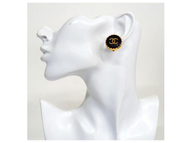 Classique Boucles d'oreilles clips Chanel Coco Mark Circle Noir Doré - vue 5