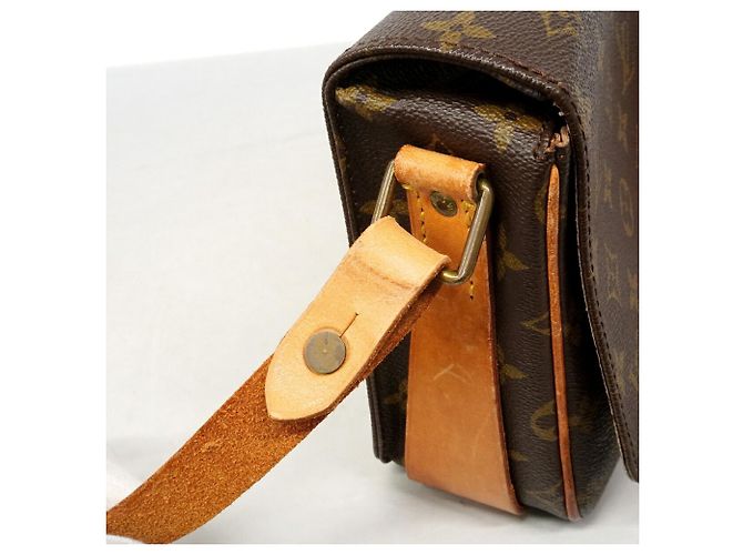 Bolso de hombro Louis Vuitton Monogram Cartouchiere MM Castaño - vista 10